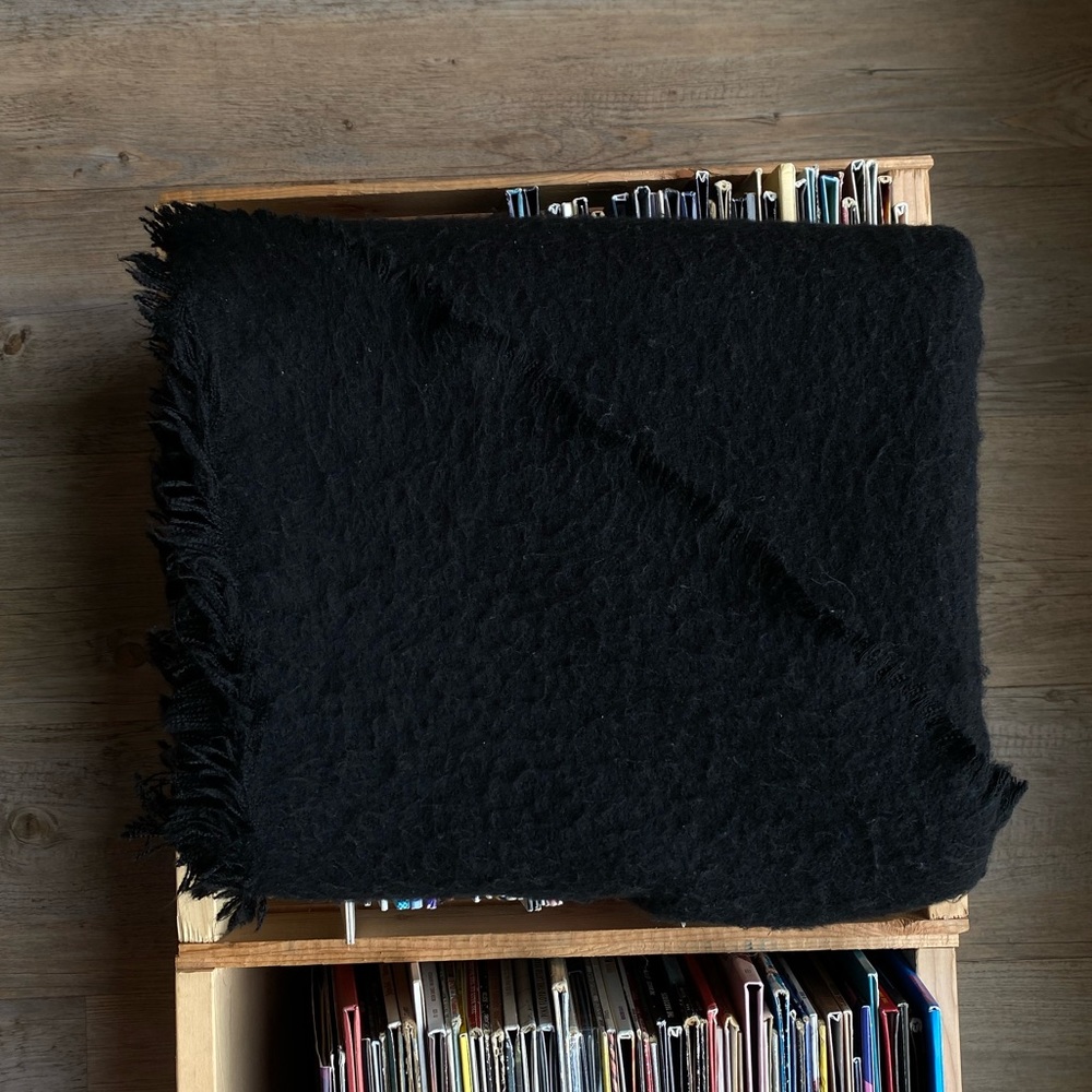 Black Aritzia Scarf
